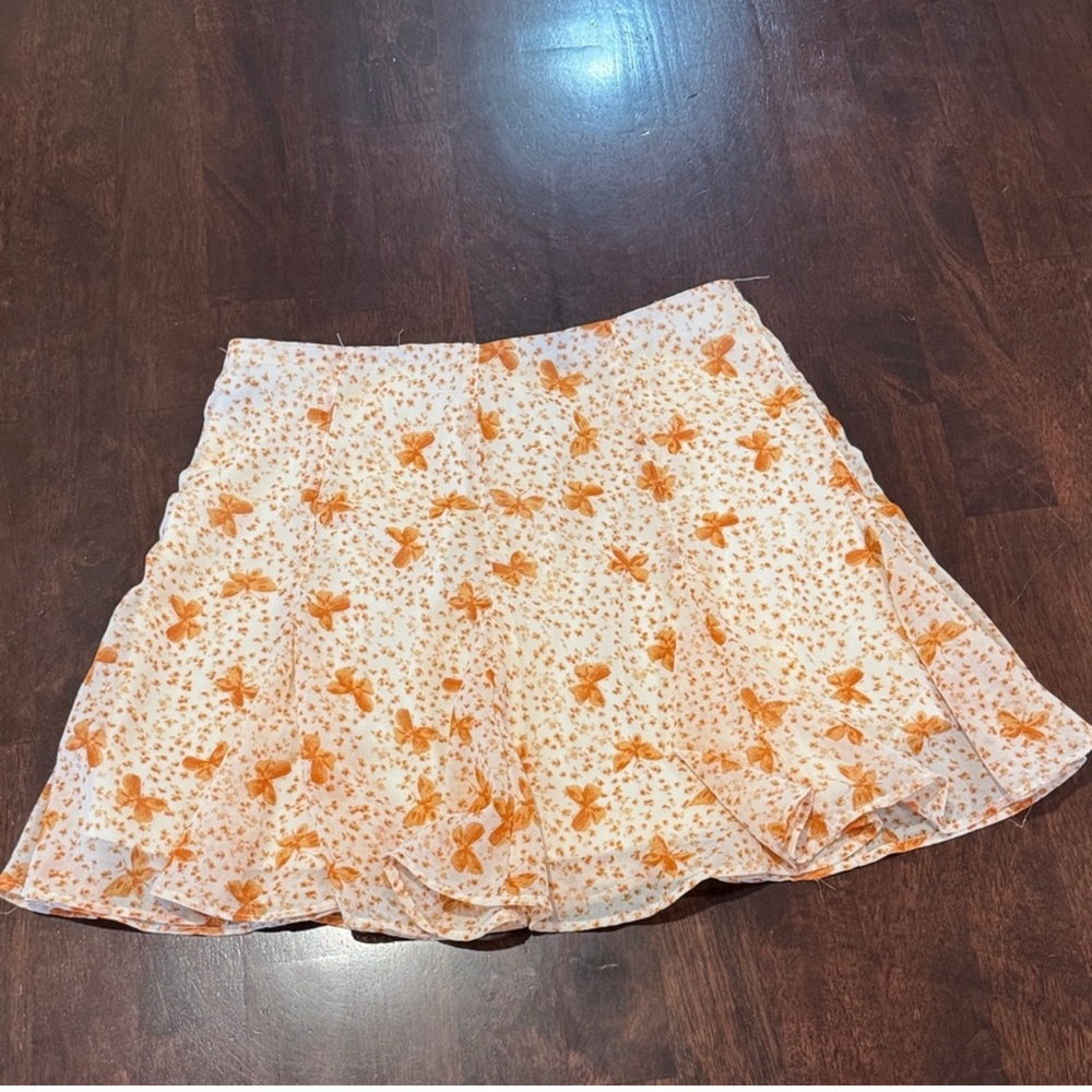 Lightweight white with orange mini Skirt - Picture 3 of 3